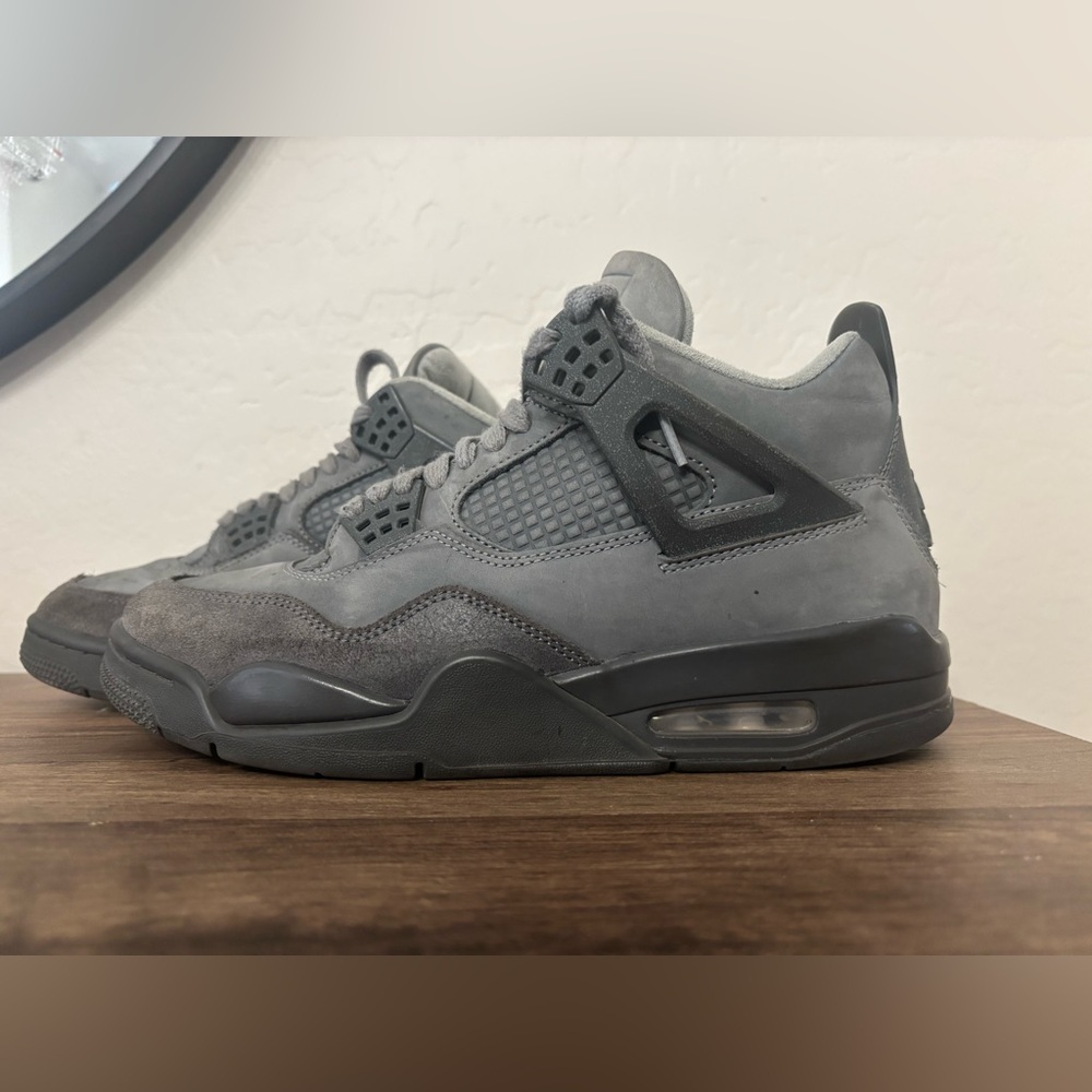 Nike Jordan 4 Retro SE
Paris Olympic Wet Cement Grey Men GS sneakers. - Picture 3 of 13